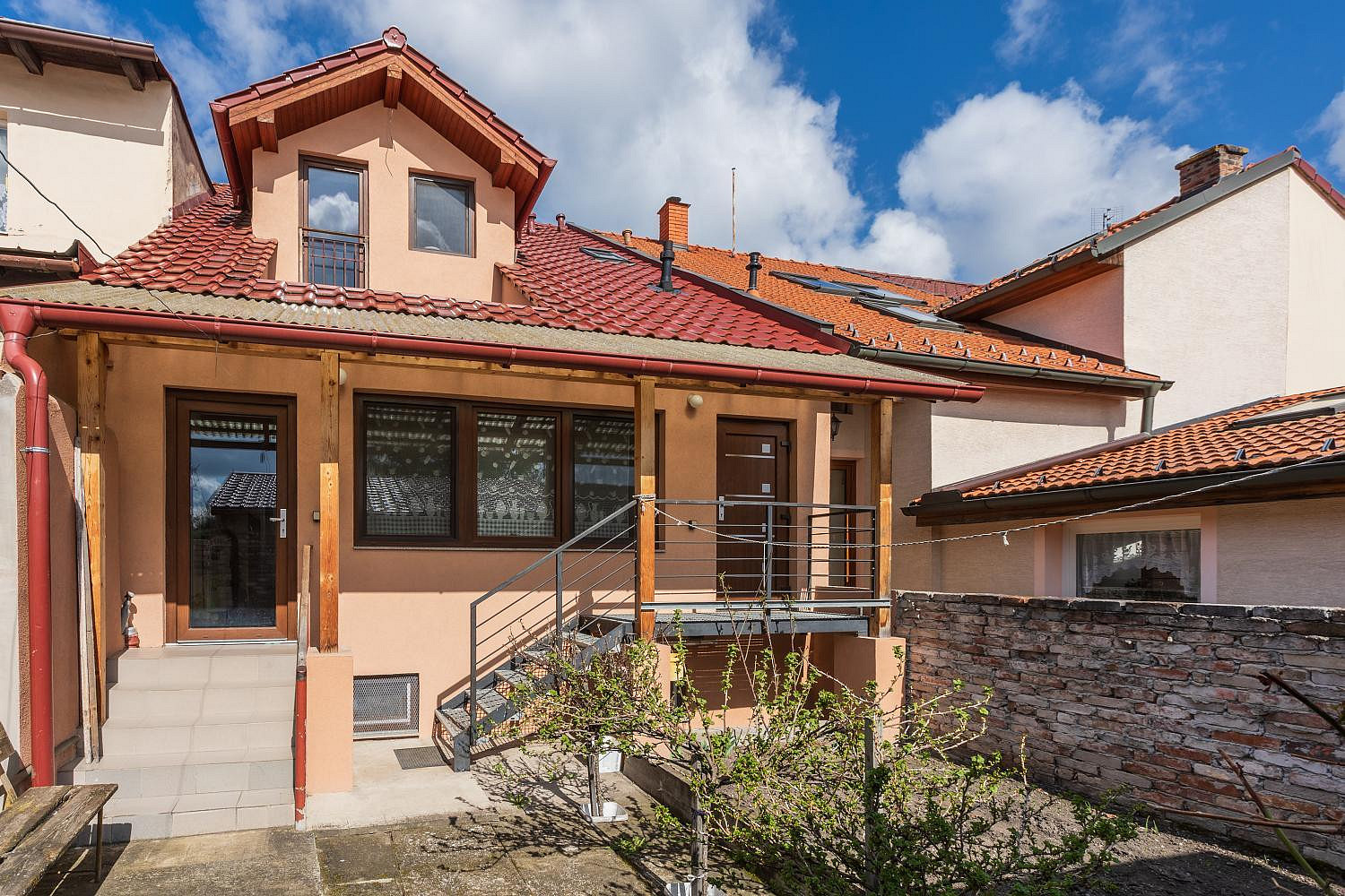 Prodej domu 133 m² s pozemkem 166 m² – fotografie 2