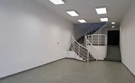 Pronájem obchodních prostor 200 m²