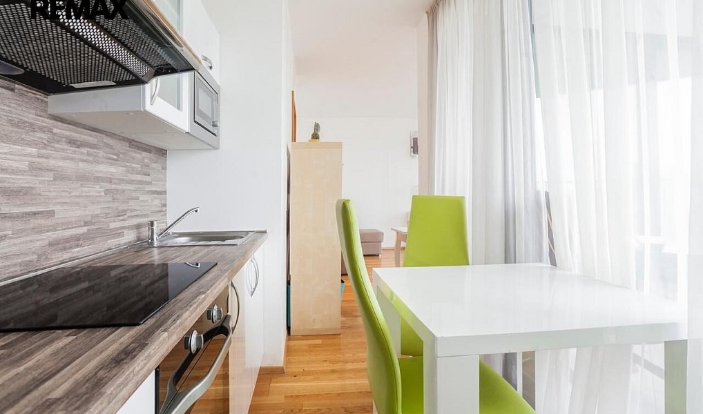 Prodej bytu 1+kk 38 m², Praha – náhled fotky 12