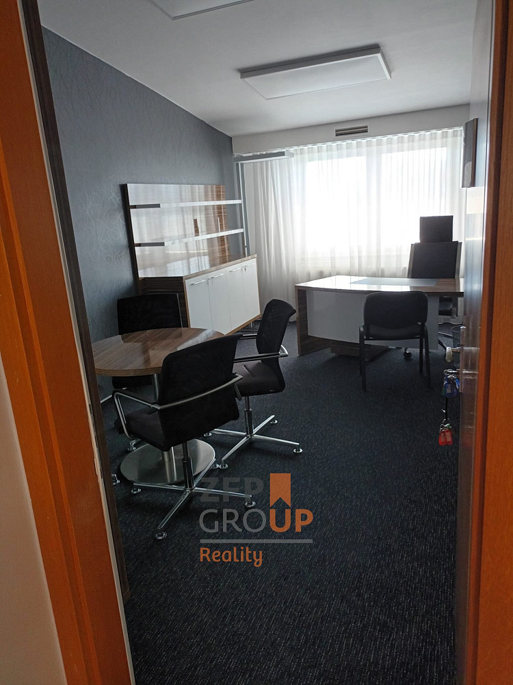 Prodej kanceláře 1 059 m² – fotografie 2