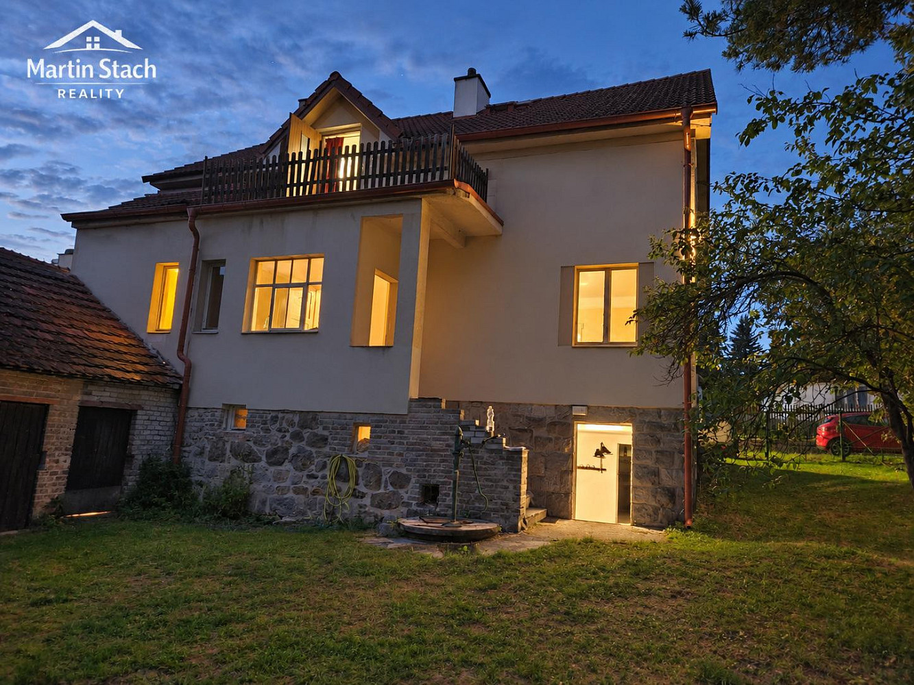 Prodej domu 211 m² s pozemkem 736 m² – fotografie 2