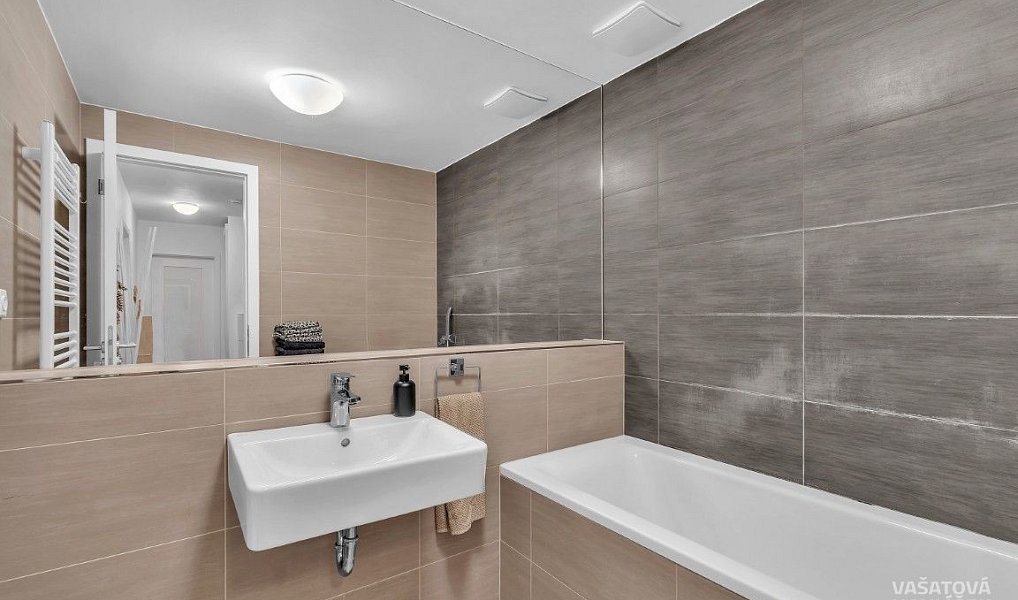 Pronájem bytu 3+kk 77 m², Hradec Králové – náhled fotky 13