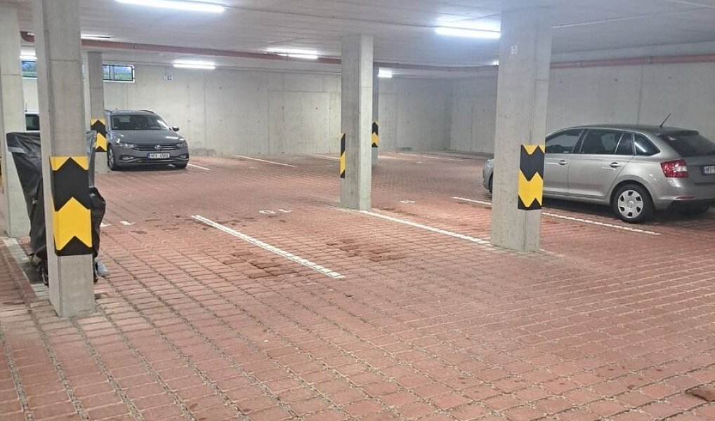 Pronájem, garážové místo, Na Dražkách, Beroun, Beroun – náhled fotky 4