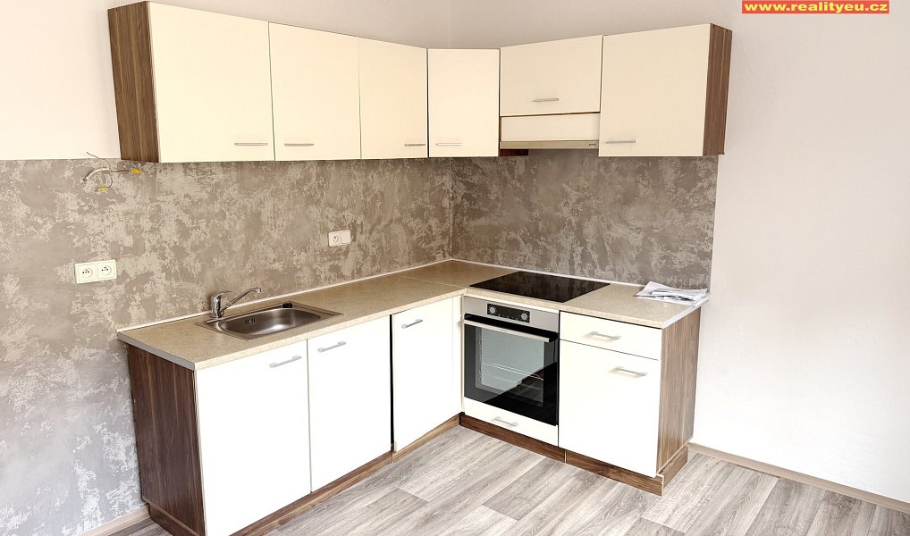 Pronájem bytu 2+1 58 m², Náchod – náhled fotky 2
