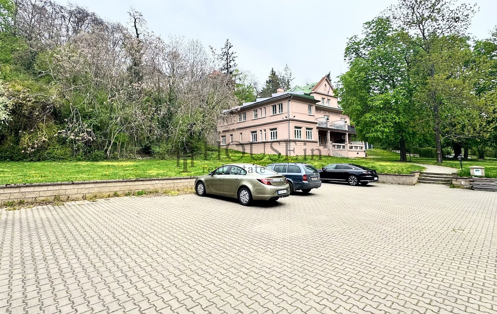 Pronájem parkovacího stání, 12 m2 - praha - vysočany