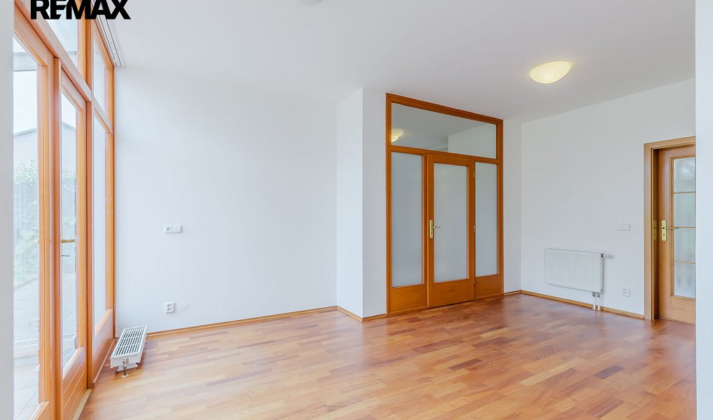 Pronájem domu 211 m² s pozemkem 401 m², Praha – náhled fotky 9