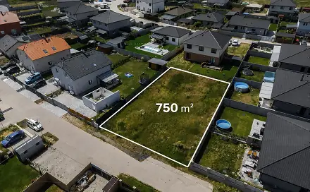 Prodej stavebního pozemku 750 m², Polerady, okres Praha-východ