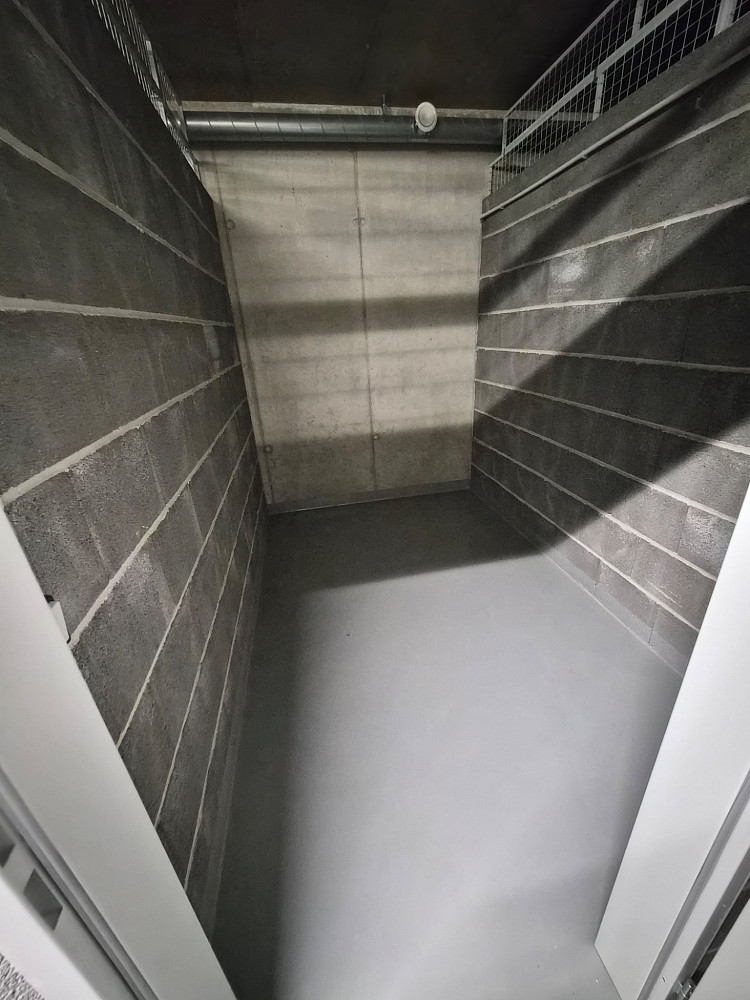 Pronájem sklepa / skladu 5,4 m² – Hagibor, Praha 10 | Příjezd autem, přístup 24/7