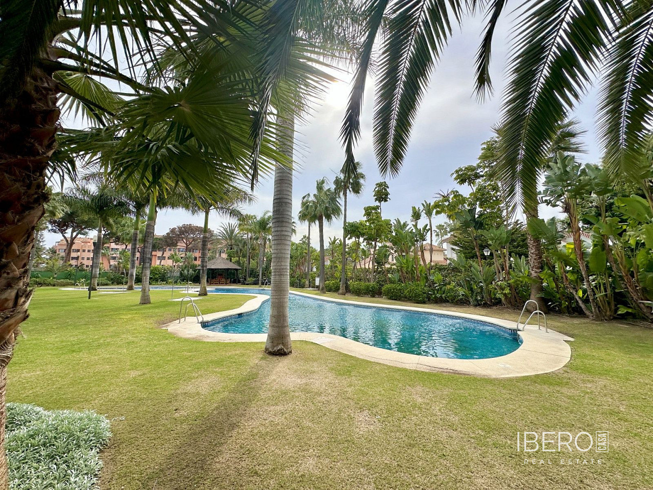 Piso 3+kk – Marbella, Nueva Andalucía - Vista 2
