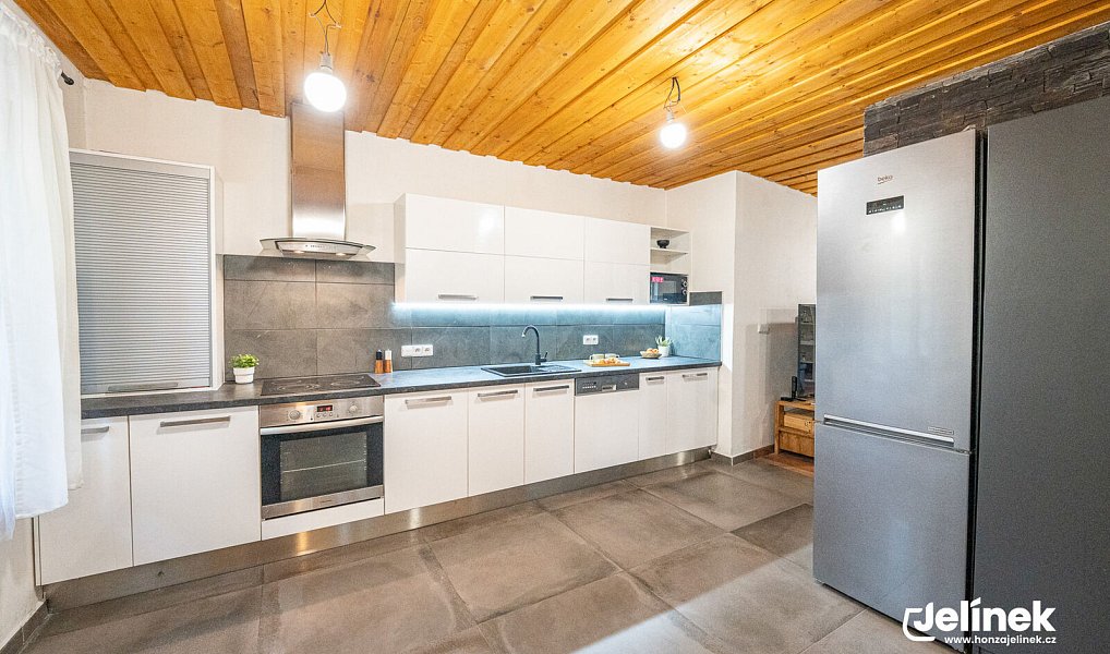 Prodej domu 167 m² s pozemkem 2 511 m², Polička – náhled fotky 3