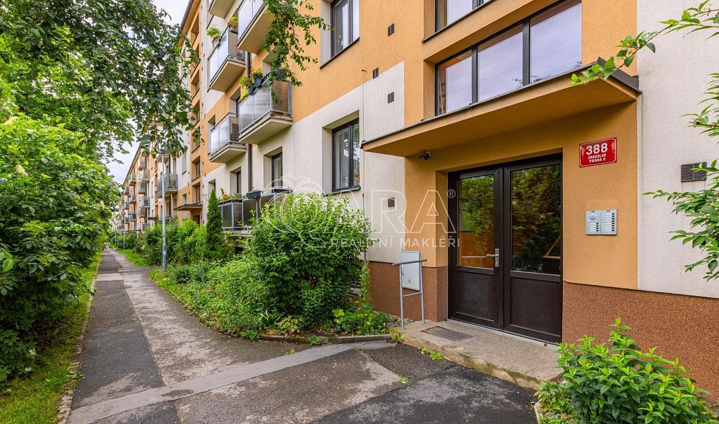 Prodej bytu 2+1 88 m², Praha – náhled fotky 27