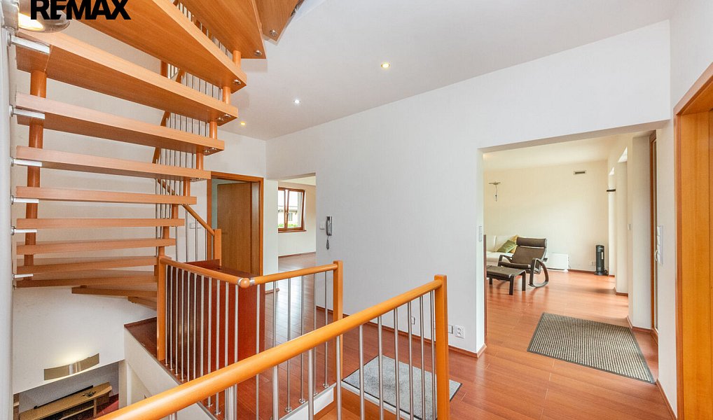 Prodej domu 300 m² s pozemkem 652 m², Praha – náhled fotky 14