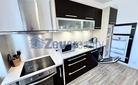 Pronájem bytu 2+kk 64 m², Spojovací, Praha 3 - Žižkov