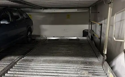 Pronájem garážového parkovacího stání - Na Žertvách 2230, Praha 8, Na žertvách, Praha 8 - Libeň
