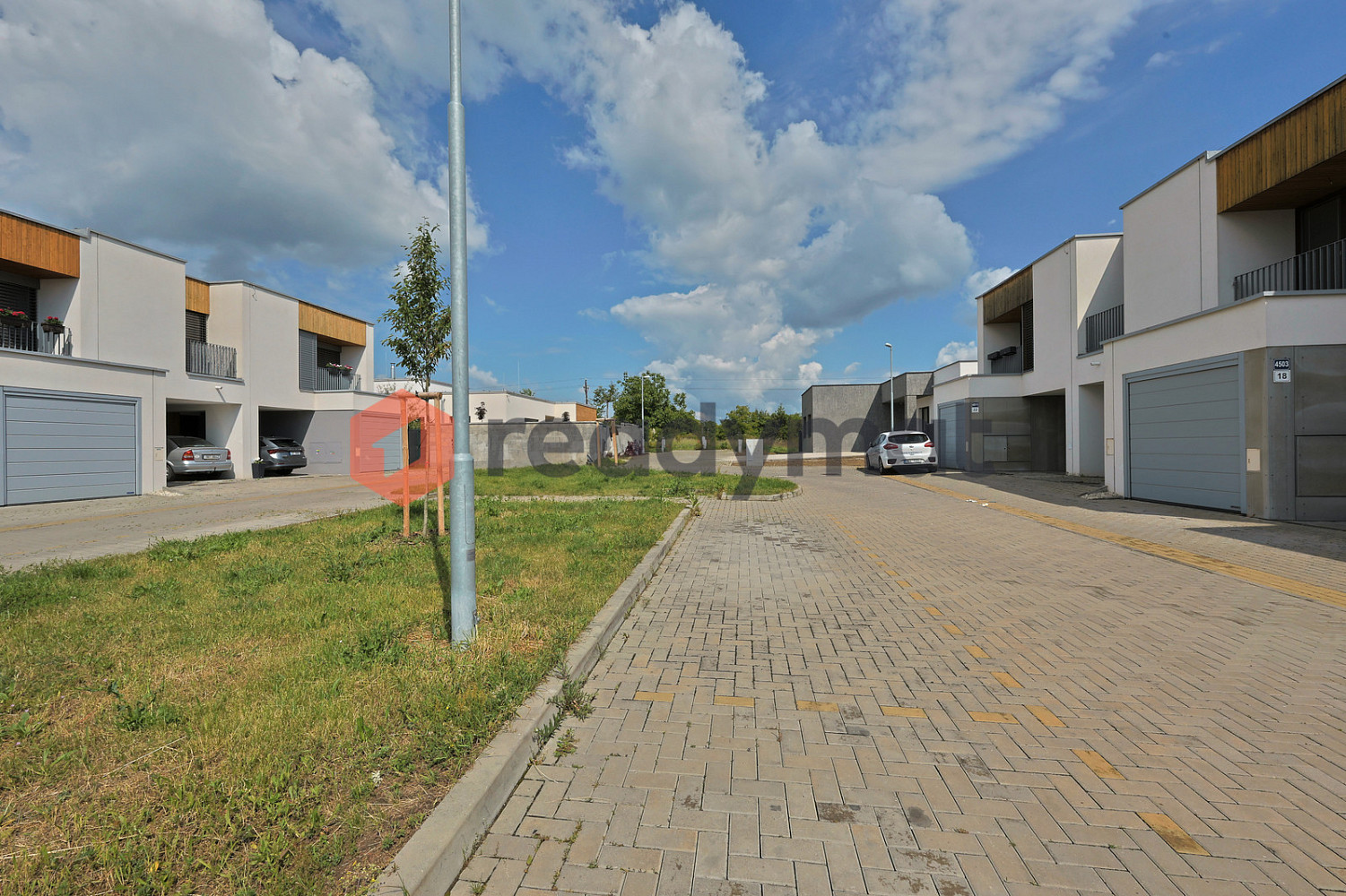 Prodej stavebního pozemku 2 015 m² — photo 2