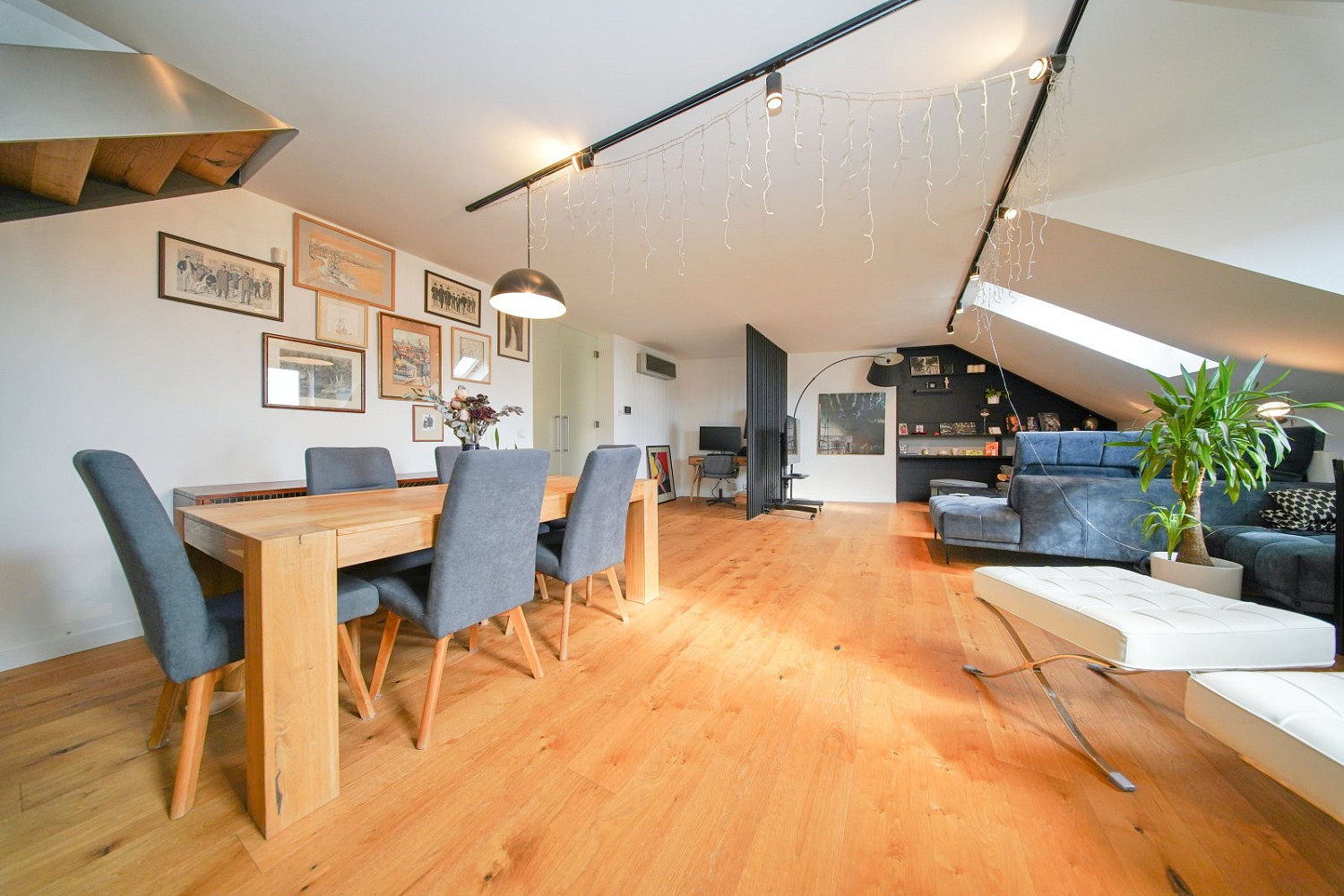Prodej zařízeného 2+1/Terasa, po rekonstrukci, 126 m², Praha 2, Vinohrady, ulice Francouzská.