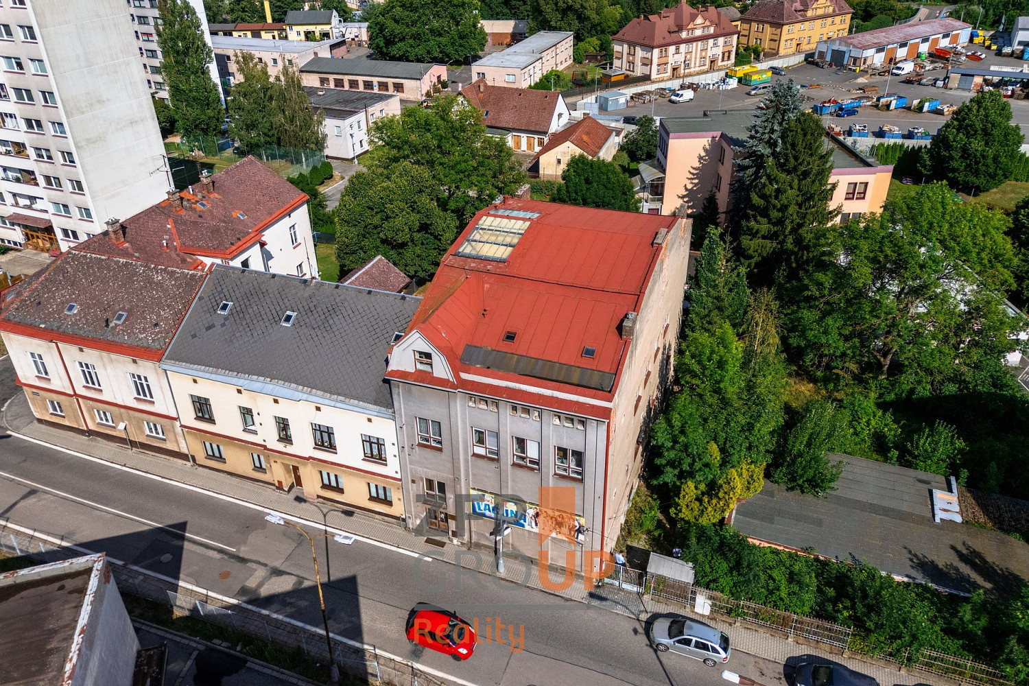 Prodej domu 1 200 m² s pozemkem 381 m²