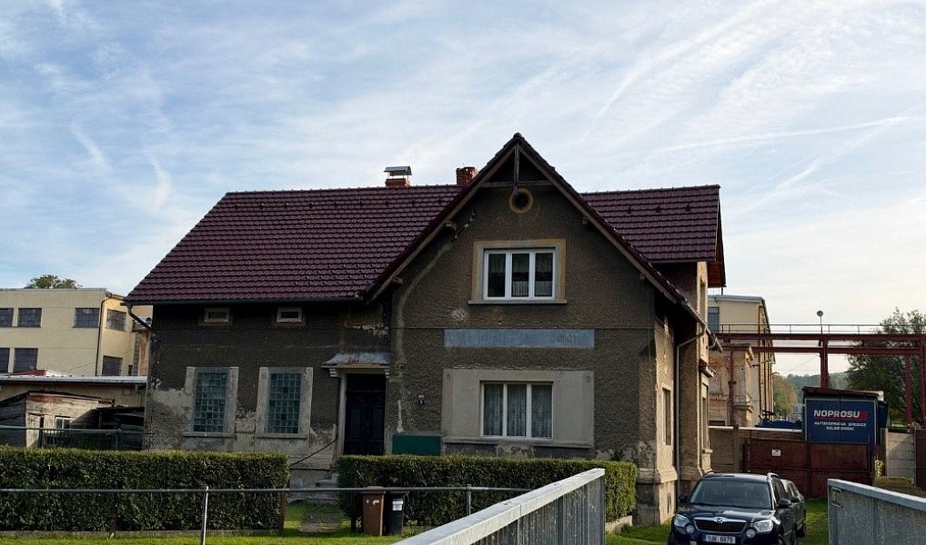 Prodej domu 260 m² s pozemkem 1 052 m², Varnsdorf – náhled fotky 2