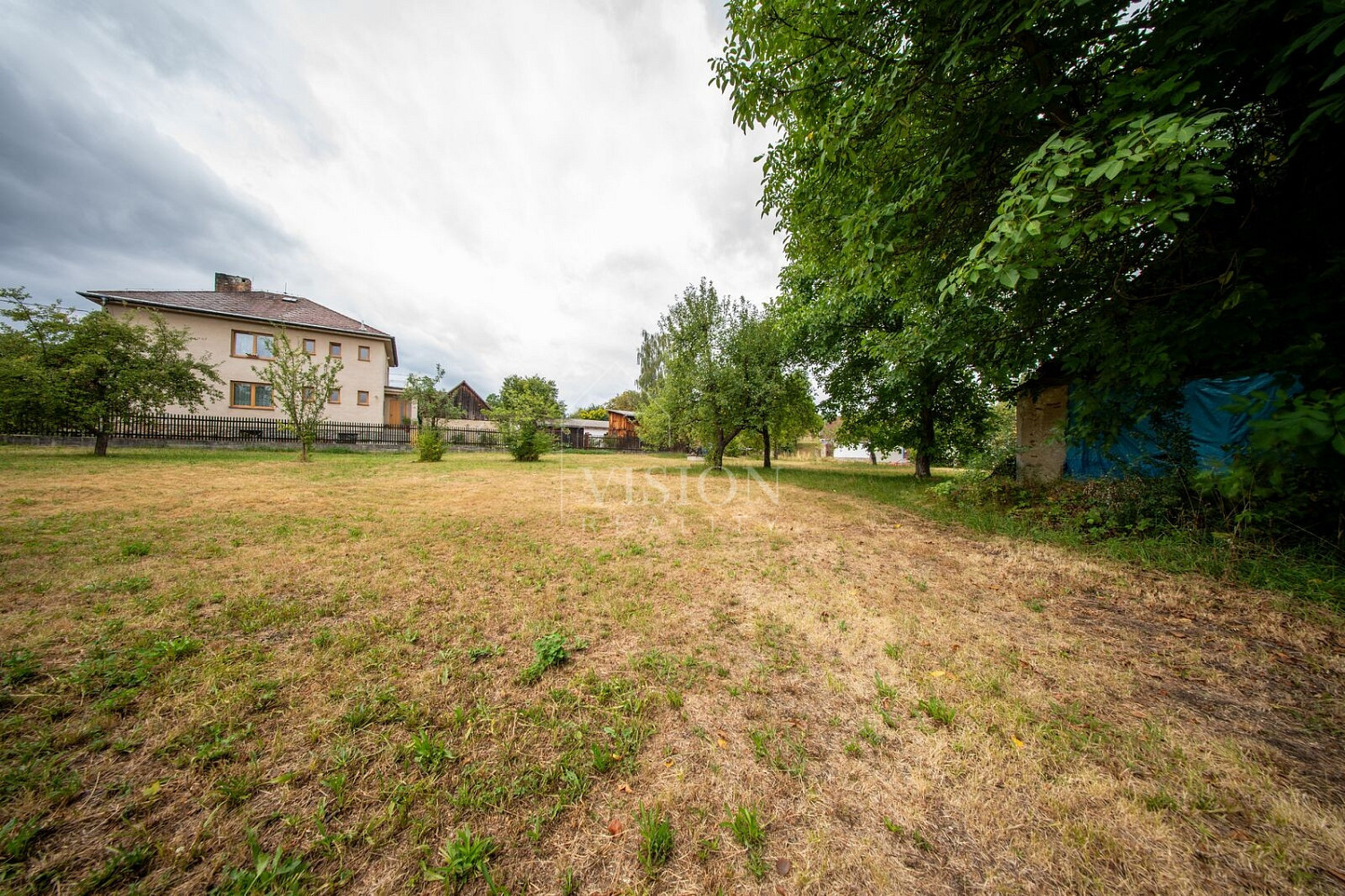 Prodej stavebního pozemku 1 570 m² – fotografie 2