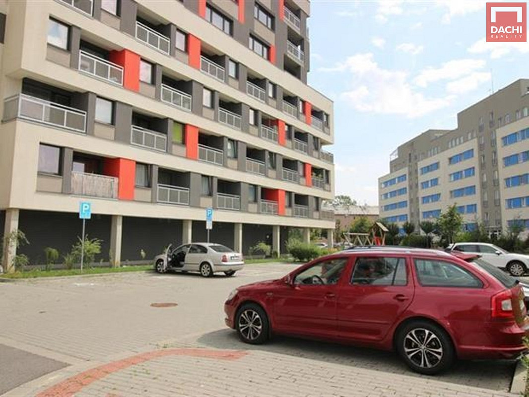 Pronájem venkovního stání pro parkování v Olomouci, lokalita Řepčín, ulice gen. Píky