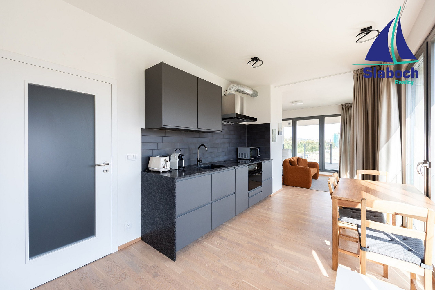 Pronájem bytu 1+kk 63 m² – fotografie 2