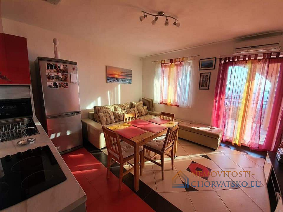 Prodej domu 220 m² s pozemkem 500 m² – pohled 2