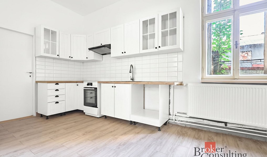 Prodej kanceláře 750 m², Nejdek – náhled fotky 5