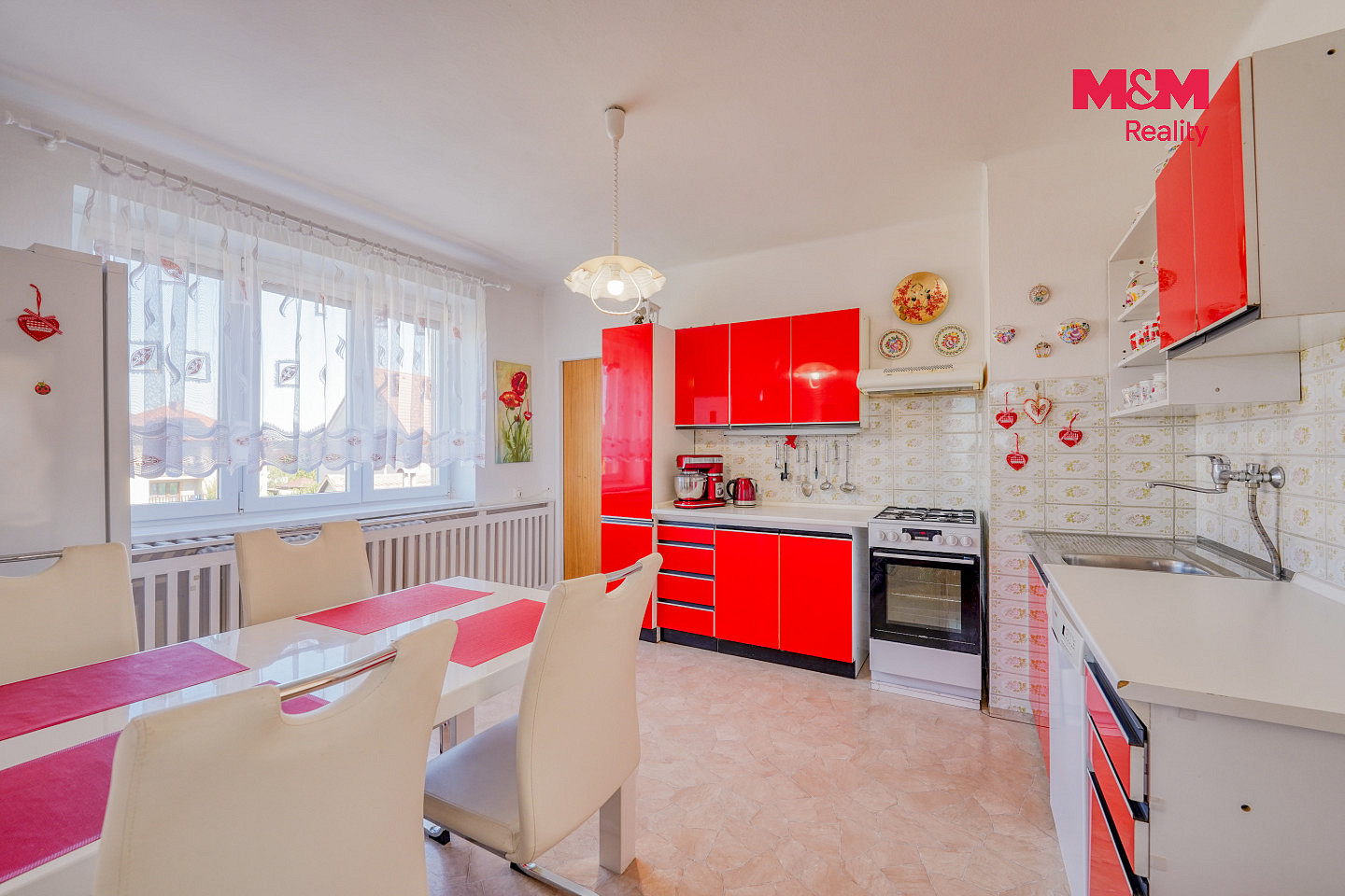 Prodej domu 230 m² s pozemkem 817 m² – fotografie 2