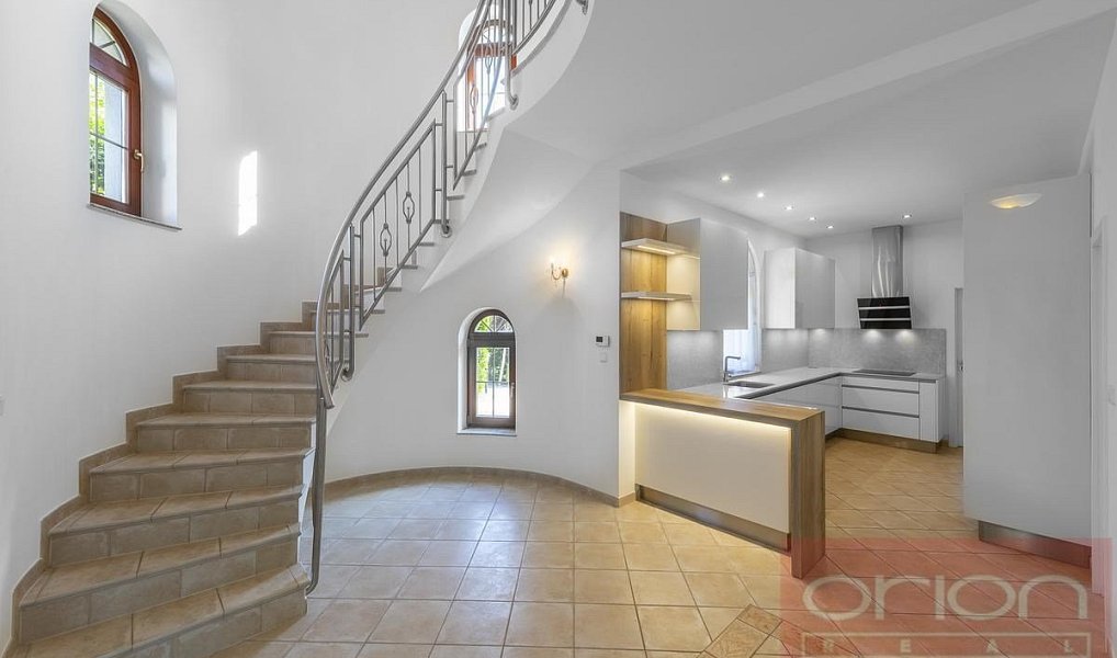 Pronájem domu 243 m² s pozemkem 328 m², Praha – náhled fotky 4