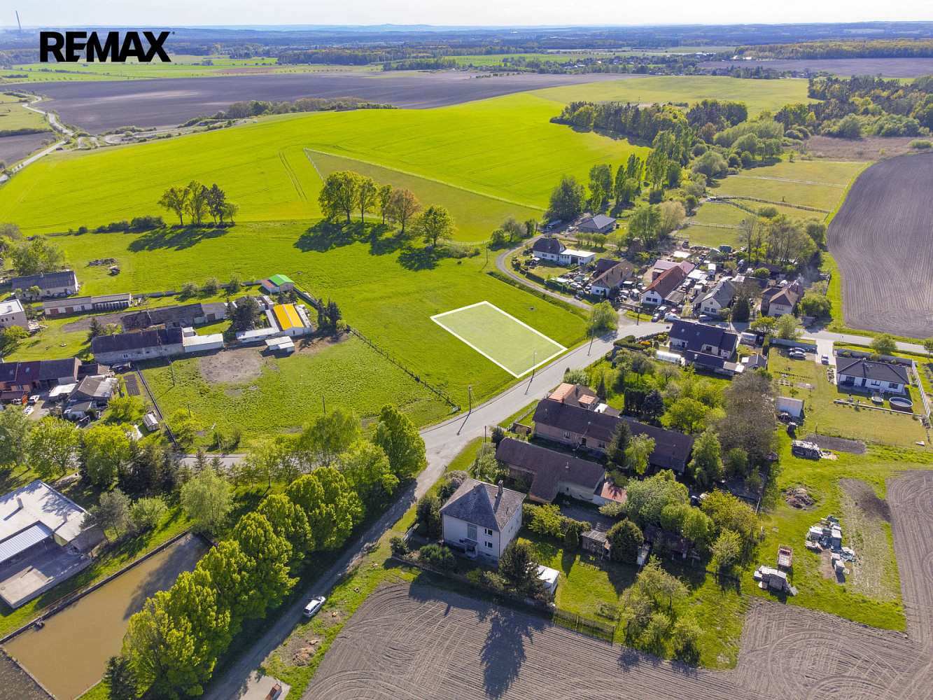 Prodej stavebního pozemku 966 m² – fotografie 4