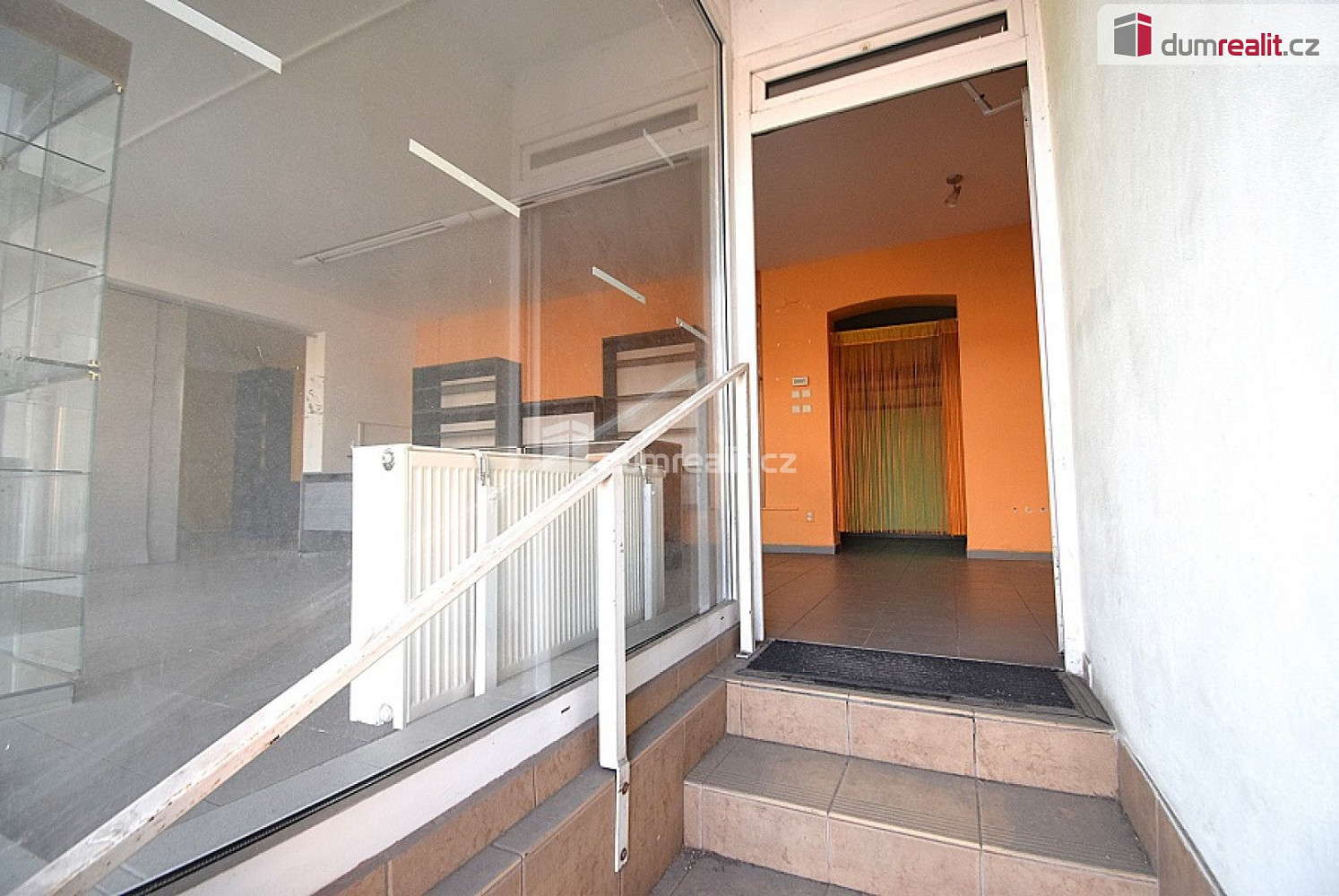 Pronájem obchodních prostor 56 m² — photo 3