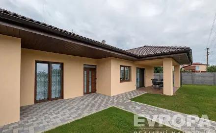 Prodej domu 227 m² s pozemkem 513 m², Sopřeč, okres Pardubice