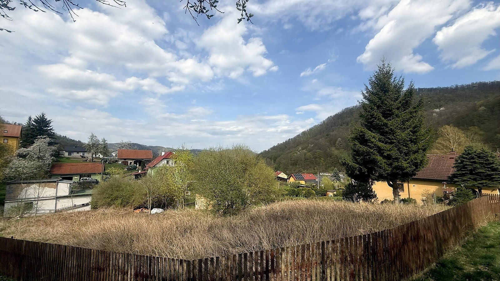 Prodej stavebního pozemku 1 198 m²