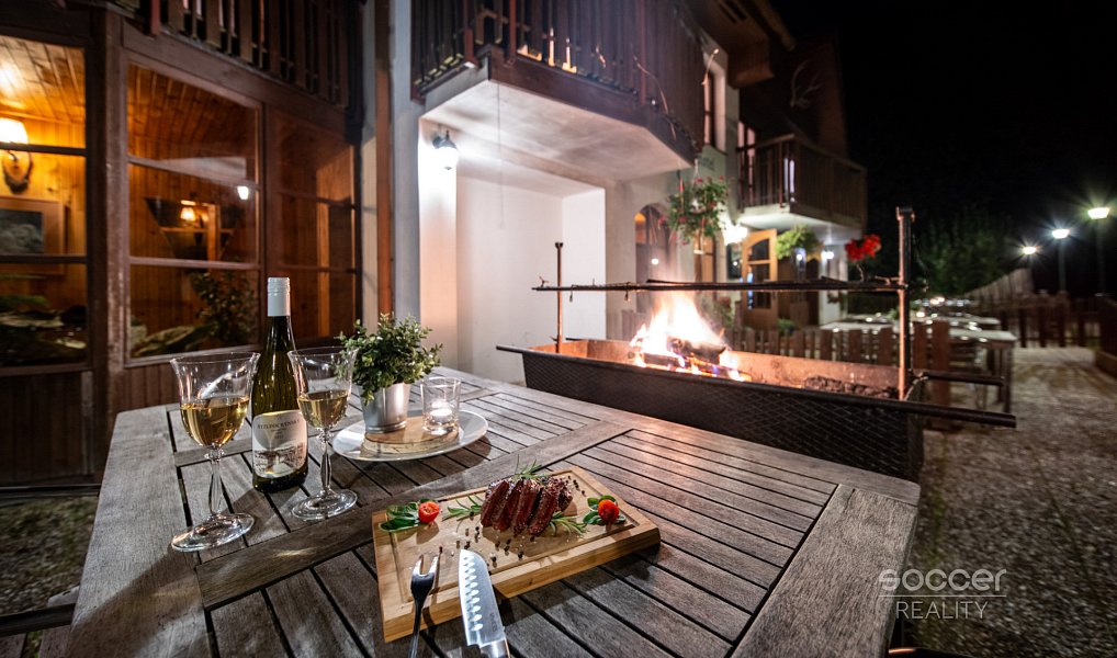 Prodej ubytovacího objektu 1 150 m², Loučeň – náhled fotky 11