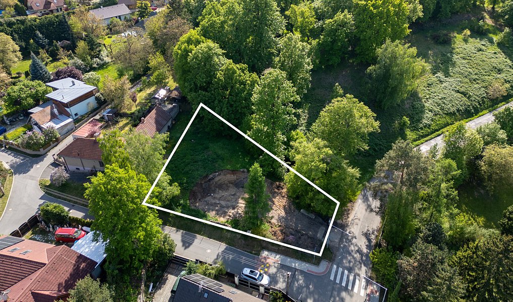 Prodej stavebního pozemku 800 m², Panenské Břežany – náhled fotky 3