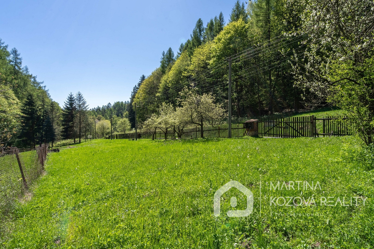 Prodej stavebního pozemku 2 552 m² — photo 2