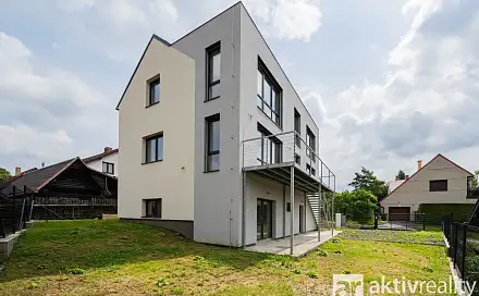 Prodej domu 248 m² s pozemkem 390 m², Na Dubince, Jevany, okres Praha-východ