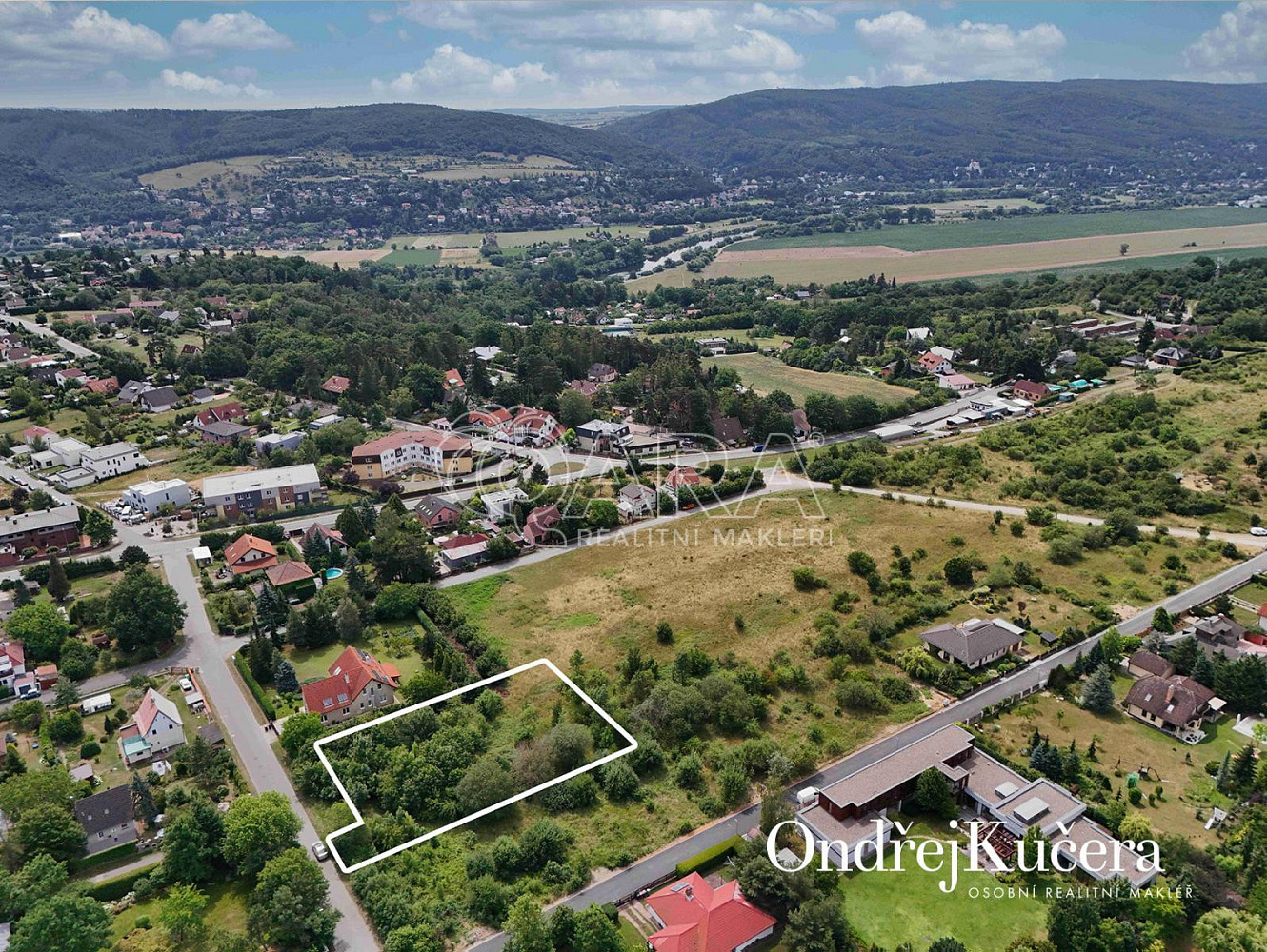 Prodej stavebního pozemku 1 593 m² – fotografie 2