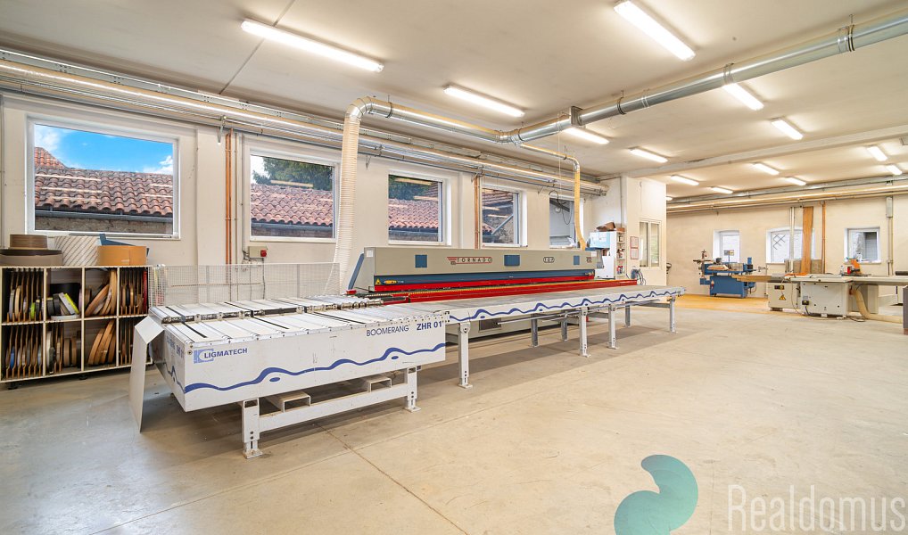 Prodej výrobních prostor 1 075 m², Babice – náhled fotky 21