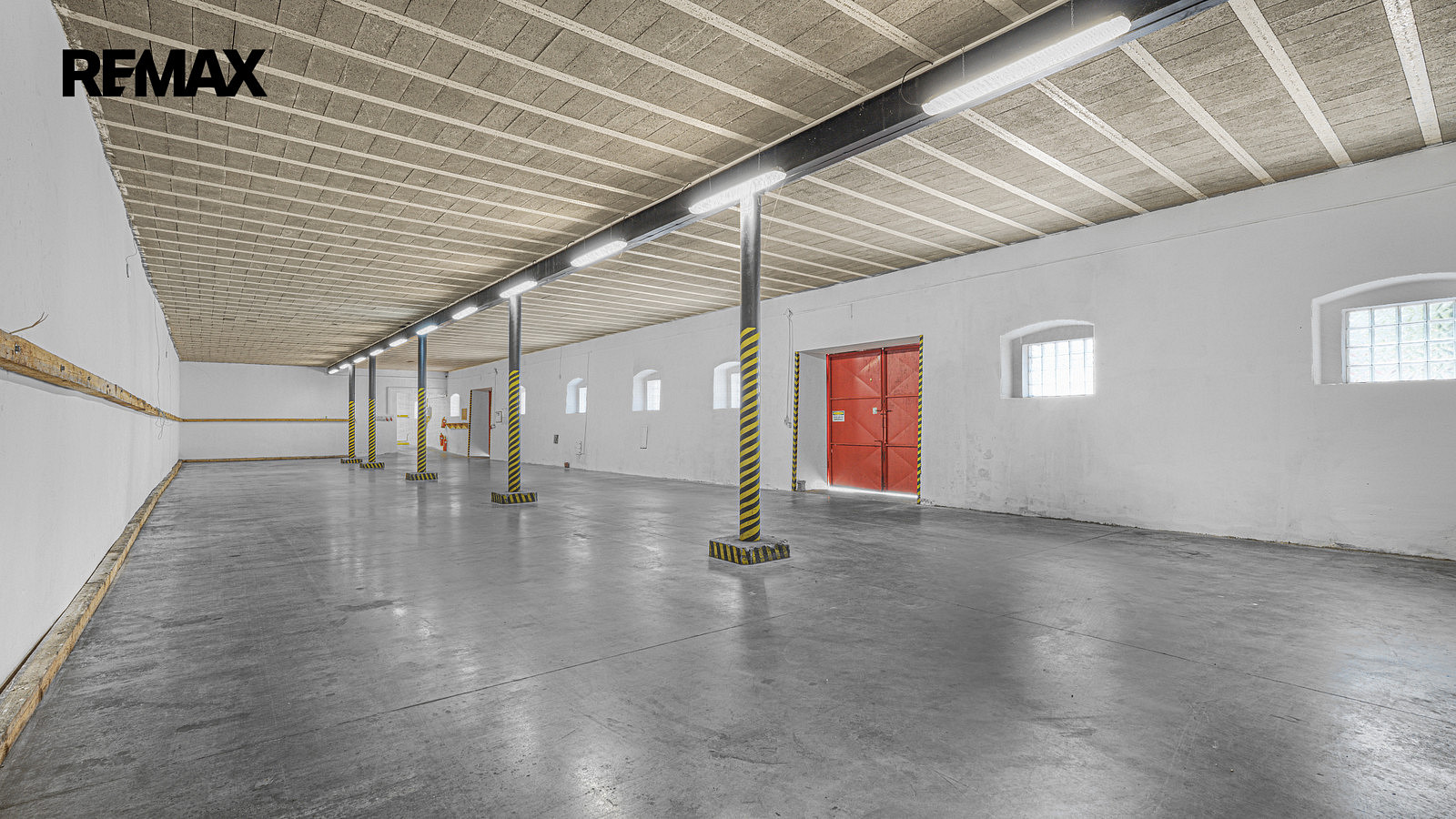 Pronájem komerčního objektu (jiného typu) 1 500 m² – fotografie 2