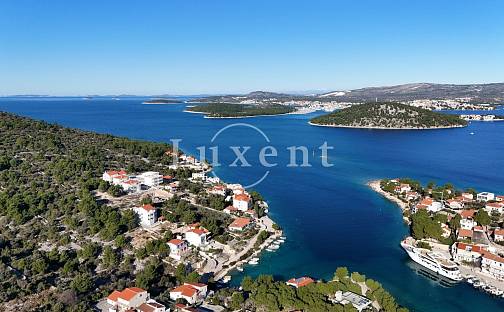 Prodej stavebního pozemku 988 m², Rogoznica, Chorvatsko