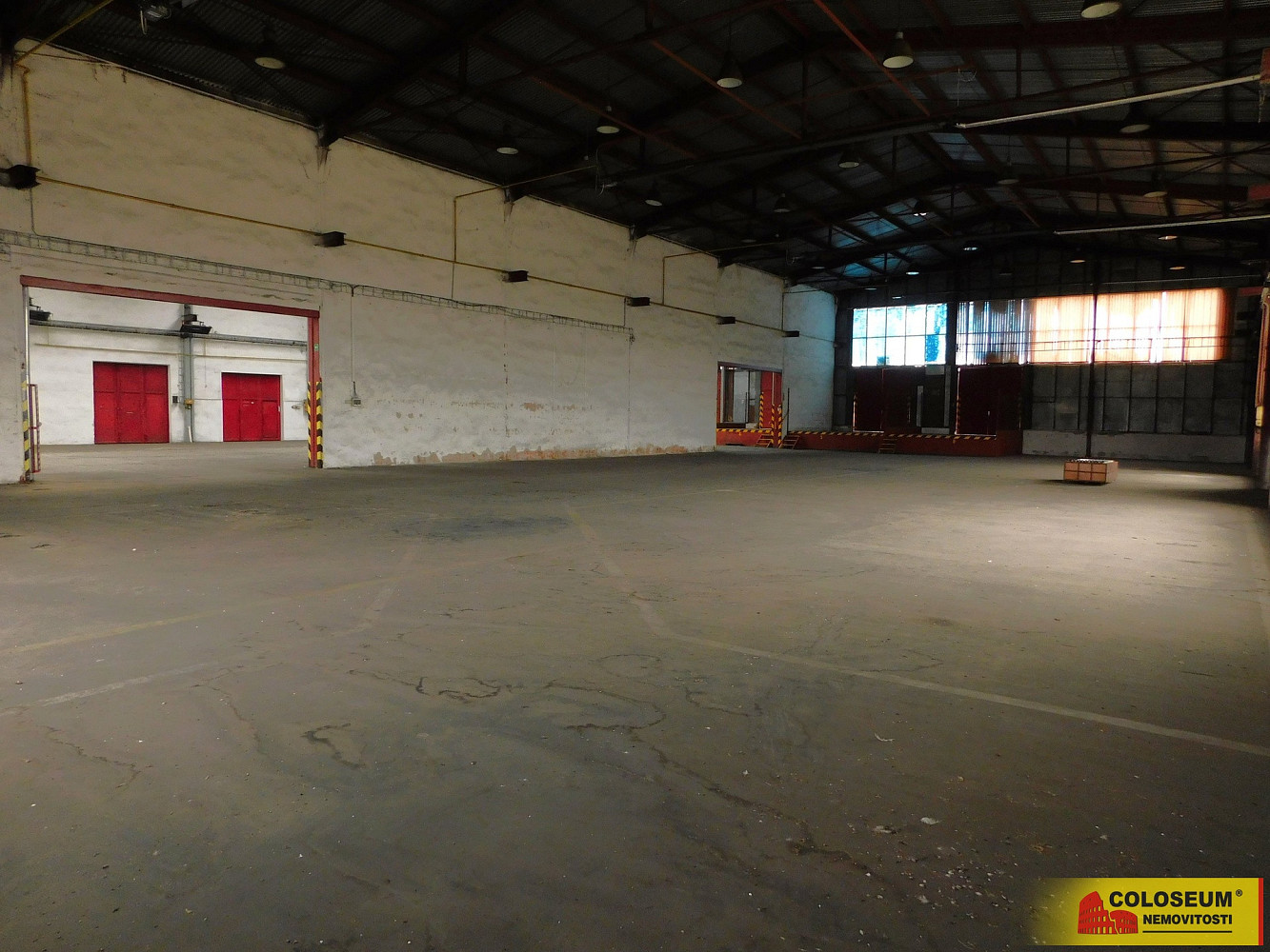 Pronájem skladovacích prostor 800 m² – fotografie 2
