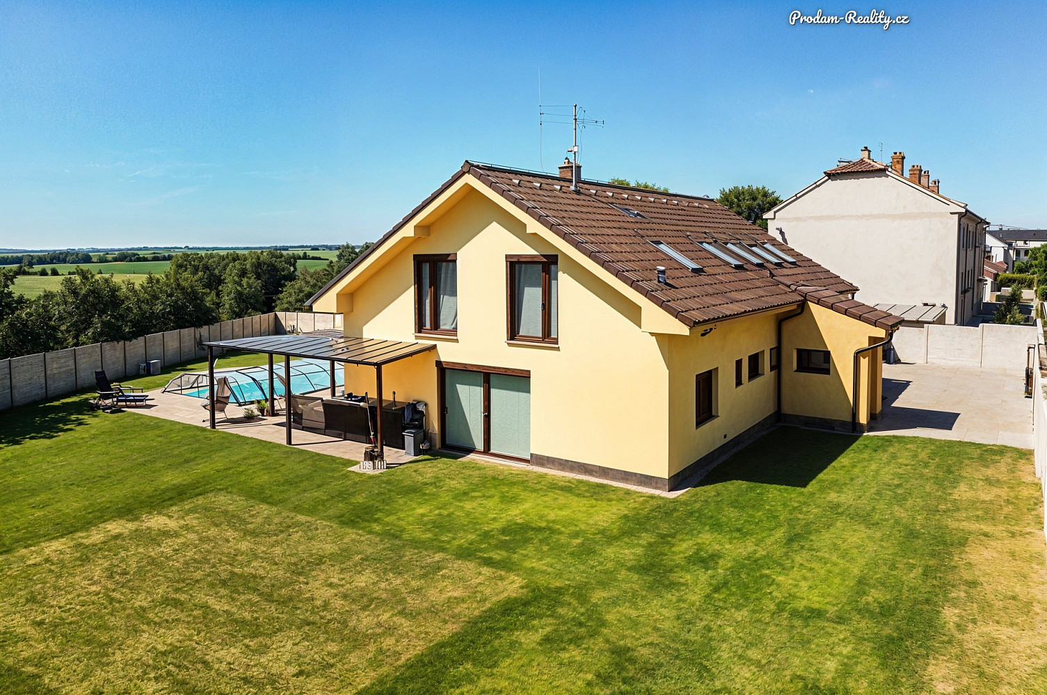 Prodej domu 201 m² s pozemkem 1 515 m²