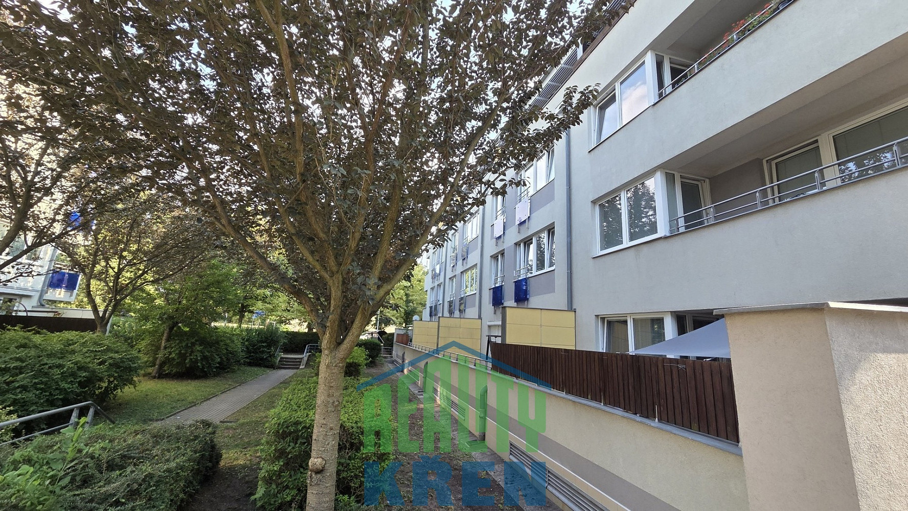 Pronájem bytu 2+kk 42 m² – fotografie 2