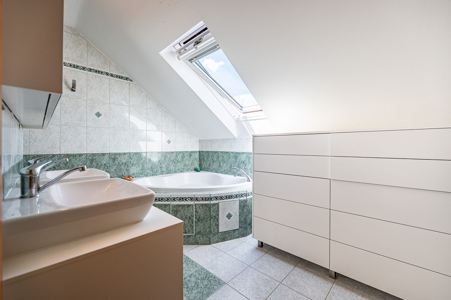 Prodej domu 211 m² s pozemkem 510 m² – fotografie 2
