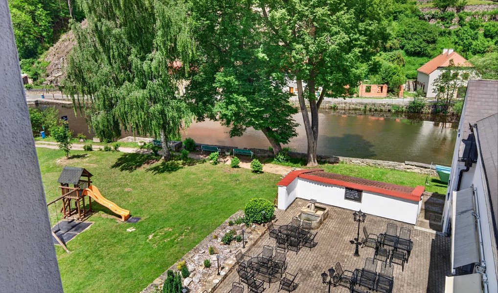 Prodej ubytovacího objektu 1 750 m², Rožmberk nad Vltavou – náhled fotky 31