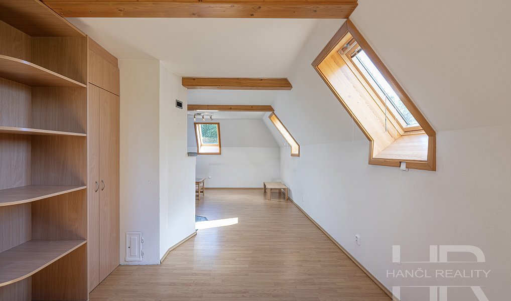 Prodej domu 202 m² s pozemkem 2 142 m², Šternberk – náhled fotky 4