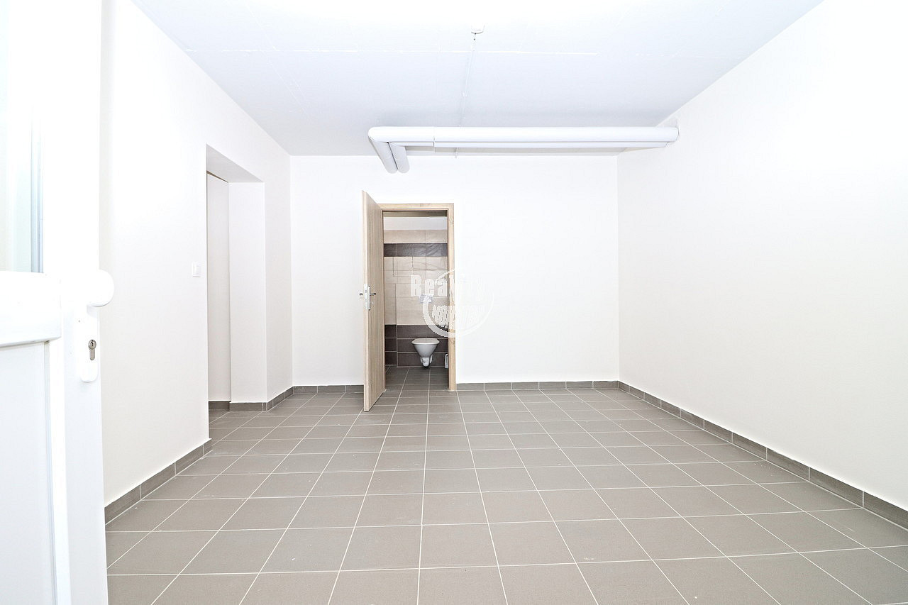 Pronájem kanceláře 49 m² – pohled 3