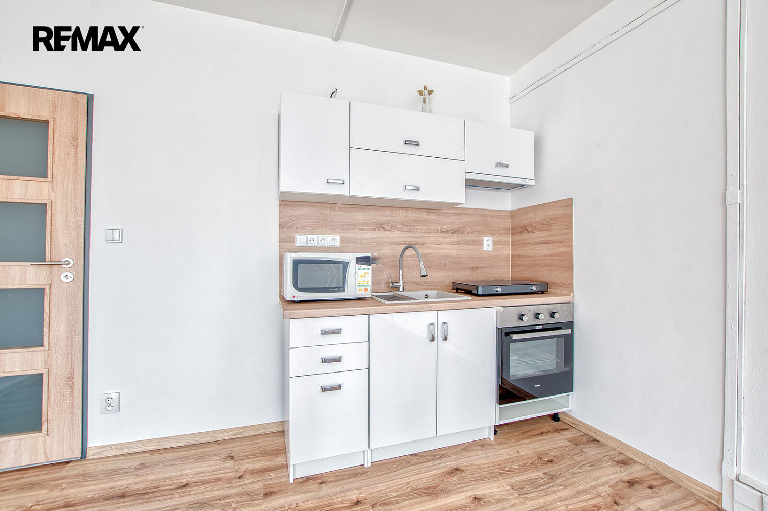 Pronájem bytu 1+kk 32 m² – fotografie 3