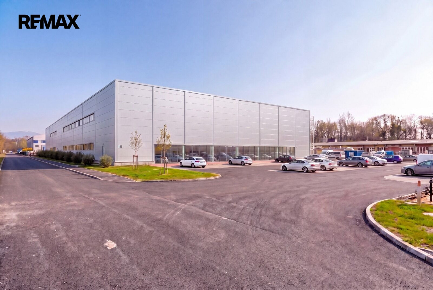 Pronájem obchodních prostor 1 800 m²